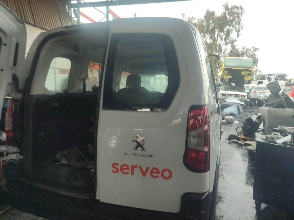 PUERTA TRASERA DERECHA 125544
