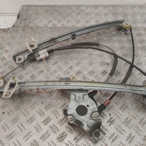 ELEVALUNAS DELANTERO DERECHO 125820