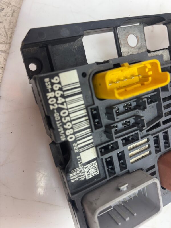 CAJA RELES / FUSIBLES 125498