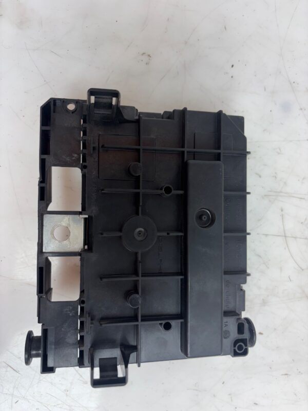 CAJA RELES / FUSIBLES 125498