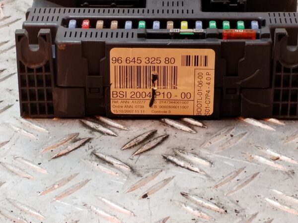 CAJA RELES / FUSIBLES 126161