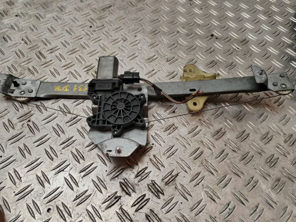 ELEVALUNAS DELANTERO DERECHO 126120