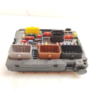 CAJA RELES / FUSIBLES 125238