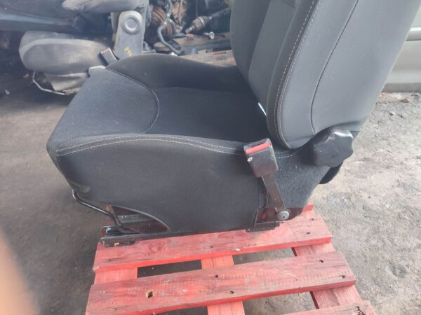 ASIENTO DELANTERO DERECHO 125850