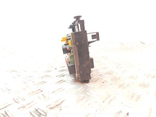 CAJA RELES / FUSIBLES 126083
