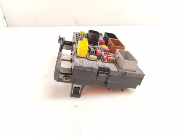 CAJA RELES / FUSIBLES 125238