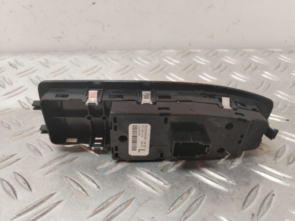 MANDO ELEVALUNAS DELANTERO IZQUIERDO 126203