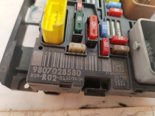 CAJA RELES / FUSIBLES 125238