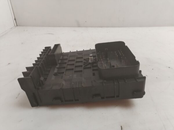 CAJA RELES / FUSIBLES 125301