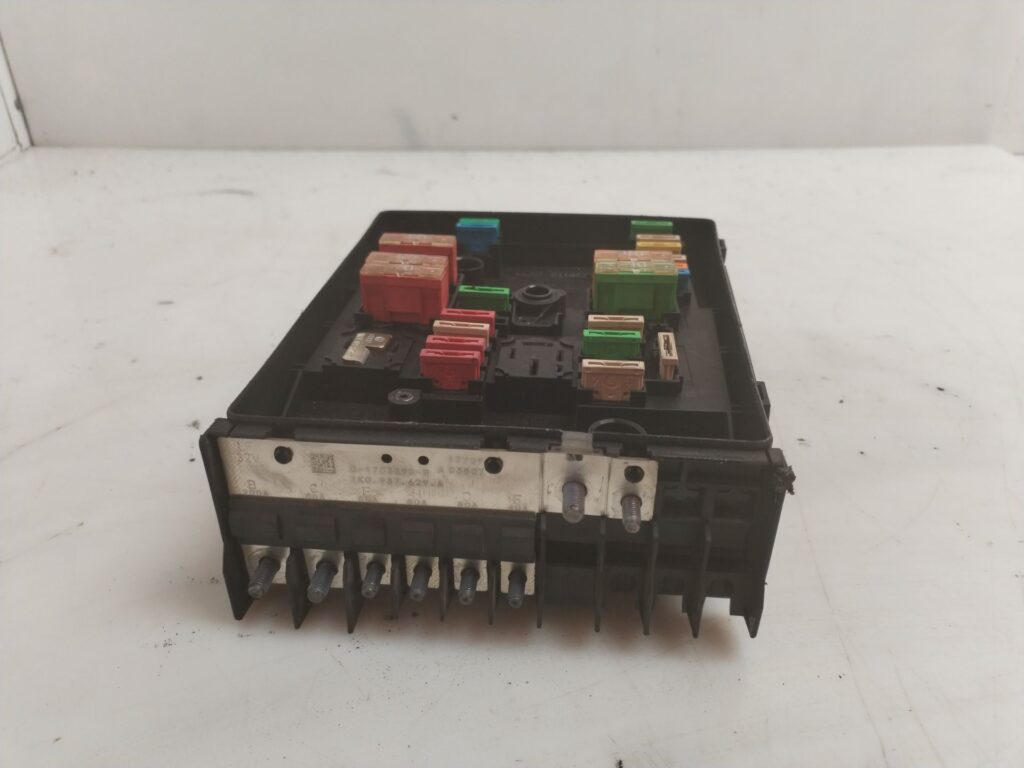 CAJA RELES / FUSIBLES 125301