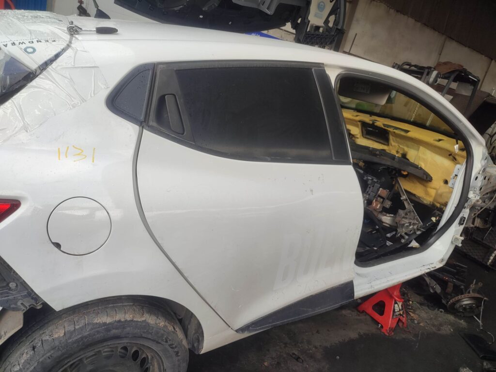 PUERTA TRASERA DERECHA 125711