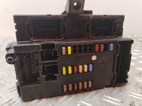 CAJA RELES / FUSIBLES 126199