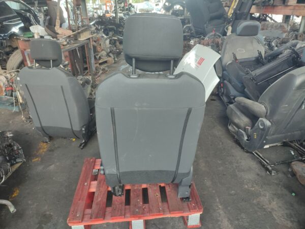 ASIENTO DELANTERO DERECHO 125850