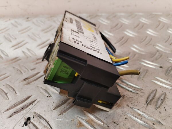 CAJA RELES / FUSIBLES 126837
