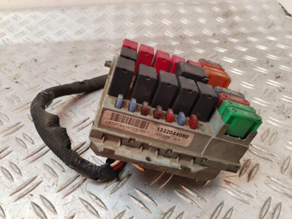 CAJA RELES / FUSIBLES 126843
