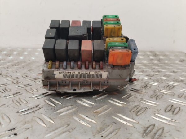 CAJA RELES / FUSIBLES 127050