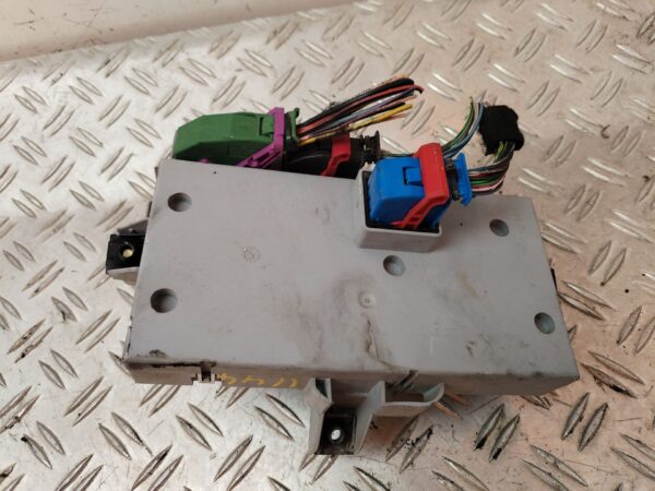 CAJA RELES / FUSIBLES 126840