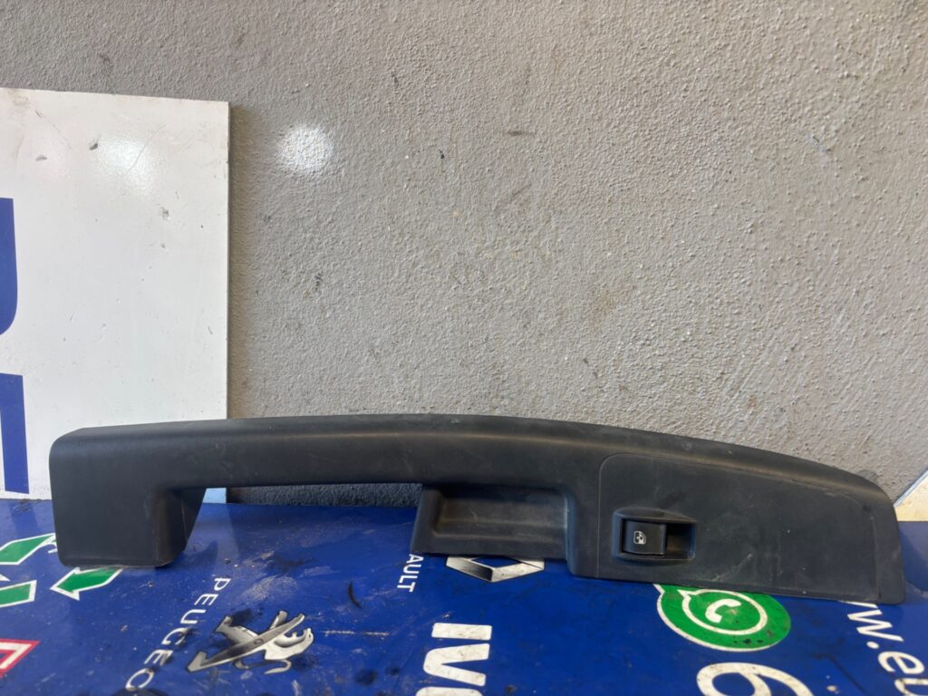 MANDO ELEVALUNAS DELANTERO DERECHO 126357