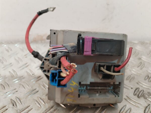 CAJA RELES / FUSIBLES 127054