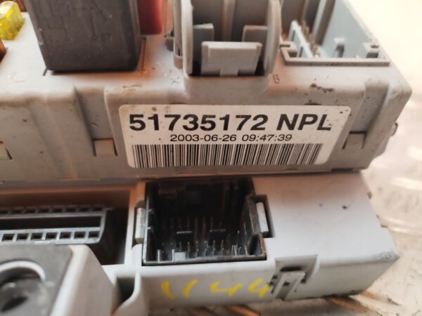 CAJA RELES / FUSIBLES 126840