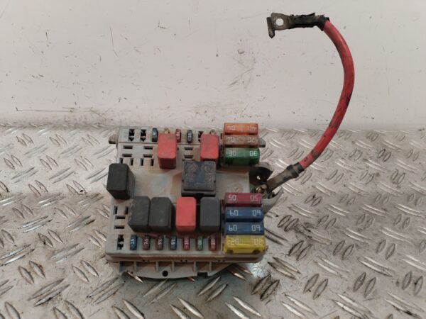 CAJA RELES / FUSIBLES 127054