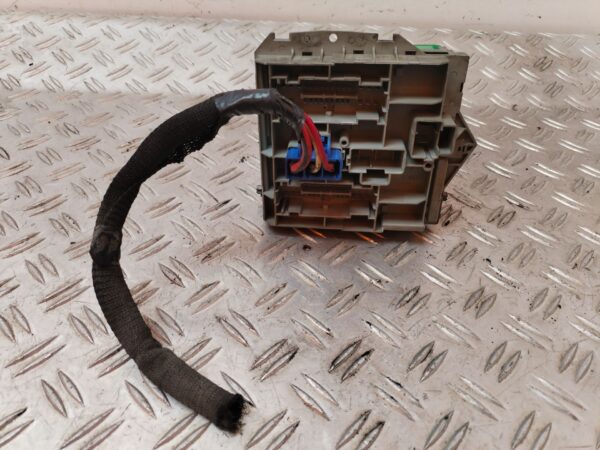 CAJA RELES / FUSIBLES 126843
