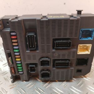 CAJA RELES / FUSIBLES 126489