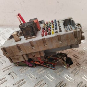 CAJA RELES / FUSIBLES 126840