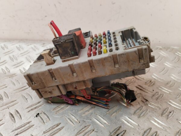 CAJA RELES / FUSIBLES 126840
