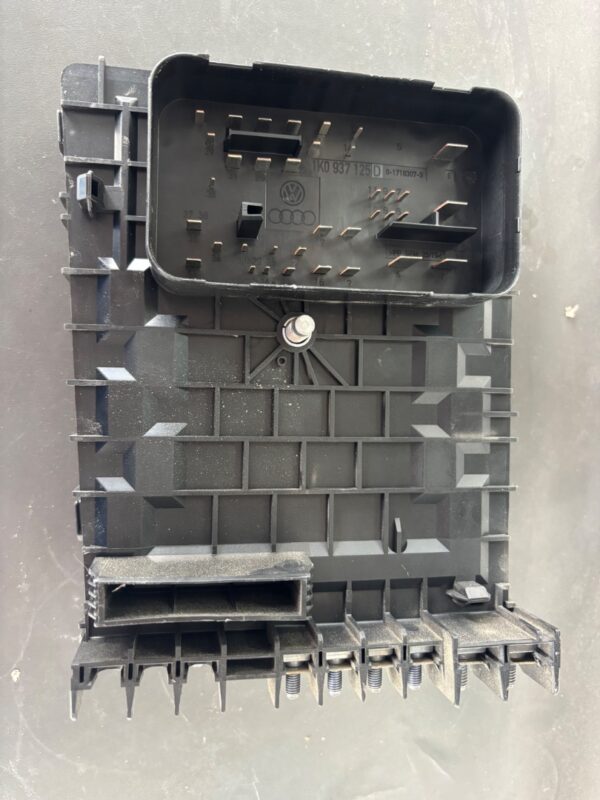 CAJA RELES / FUSIBLES 126903
