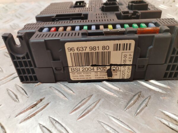 CAJA RELES / FUSIBLES 126489