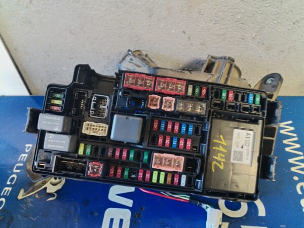 CAJA RELES / FUSIBLES 126375