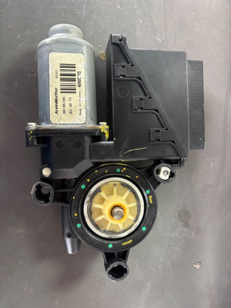 MOTOR ELEVALUNAS DELANTERO IZQUIERDO 126898