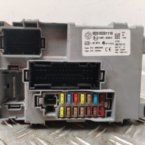 CAJA RELES / FUSIBLES 126901