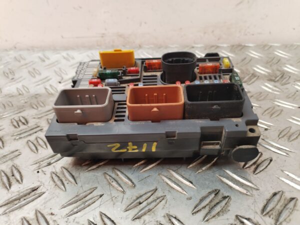 CAJA RELES / FUSIBLES 127127