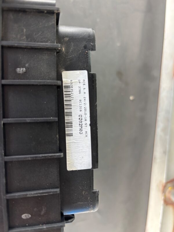 CAJA RELES / FUSIBLES 126903