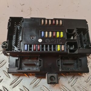 CAJA RELES / FUSIBLES 127334