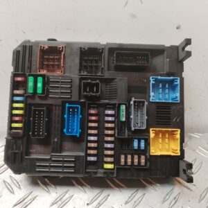 CAJA RELES / FUSIBLES 125982