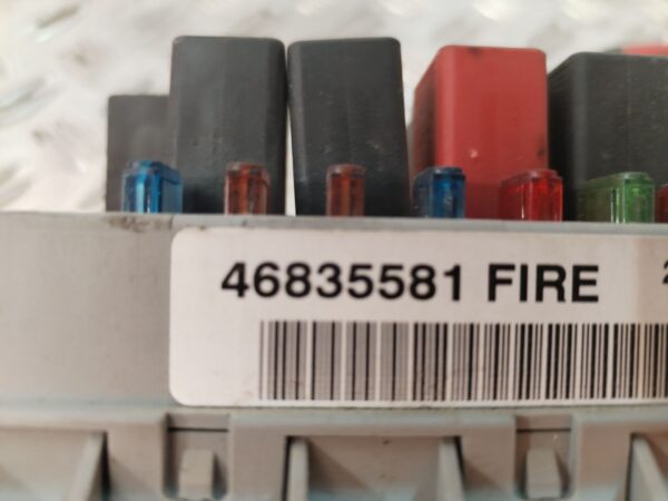 CAJA RELES / FUSIBLES 127054