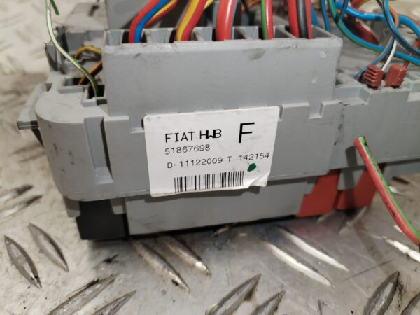 CAJA RELES / FUSIBLES 126921