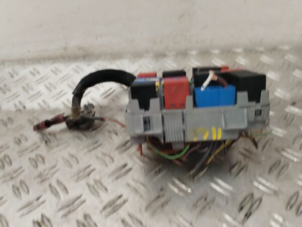 CAJA RELES / FUSIBLES 126921
