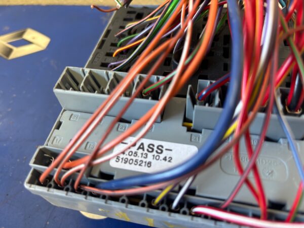 CAJA RELES / FUSIBLES 126454