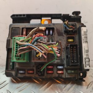 CAJA RELES / FUSIBLES 126838