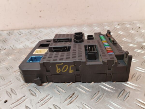 CAJA RELES / FUSIBLES 126489