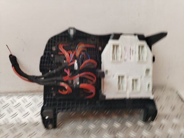 CAJA RELES / FUSIBLES 126989