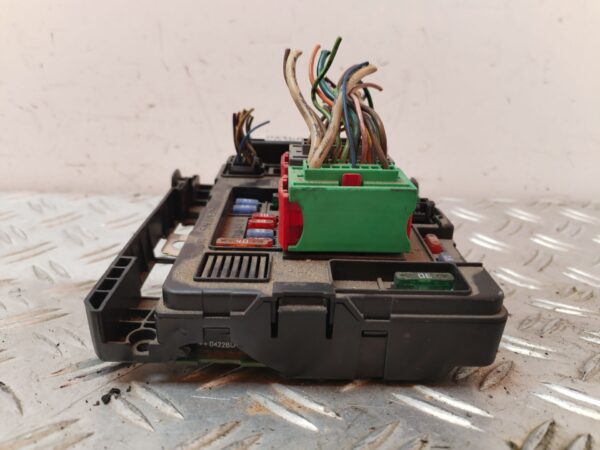 CAJA RELES / FUSIBLES 126838
