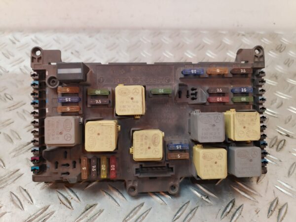 CAJA RELES / FUSIBLES 126658