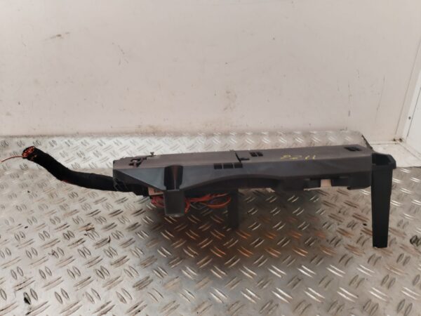 CAJA RELES / FUSIBLES 126989