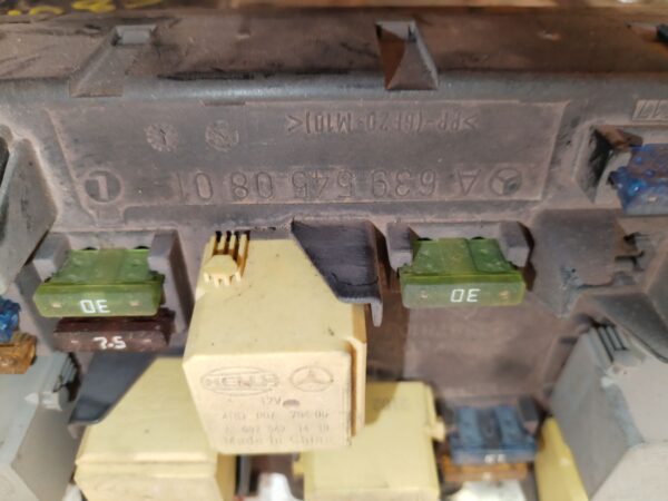 CAJA RELES / FUSIBLES 126658