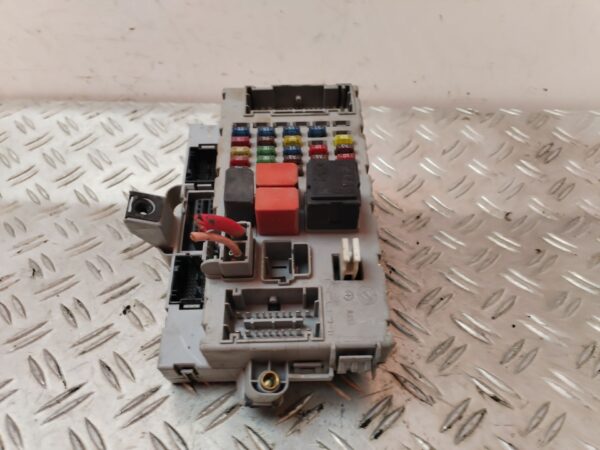 CAJA RELES / FUSIBLES 126840